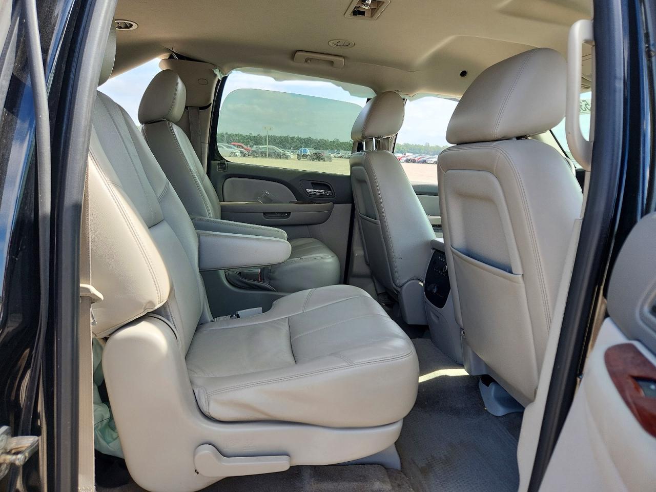 Chevrolet Suburban C1500 Lt