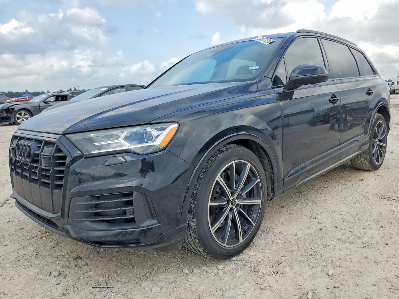 Salvage Audi Q7 Image