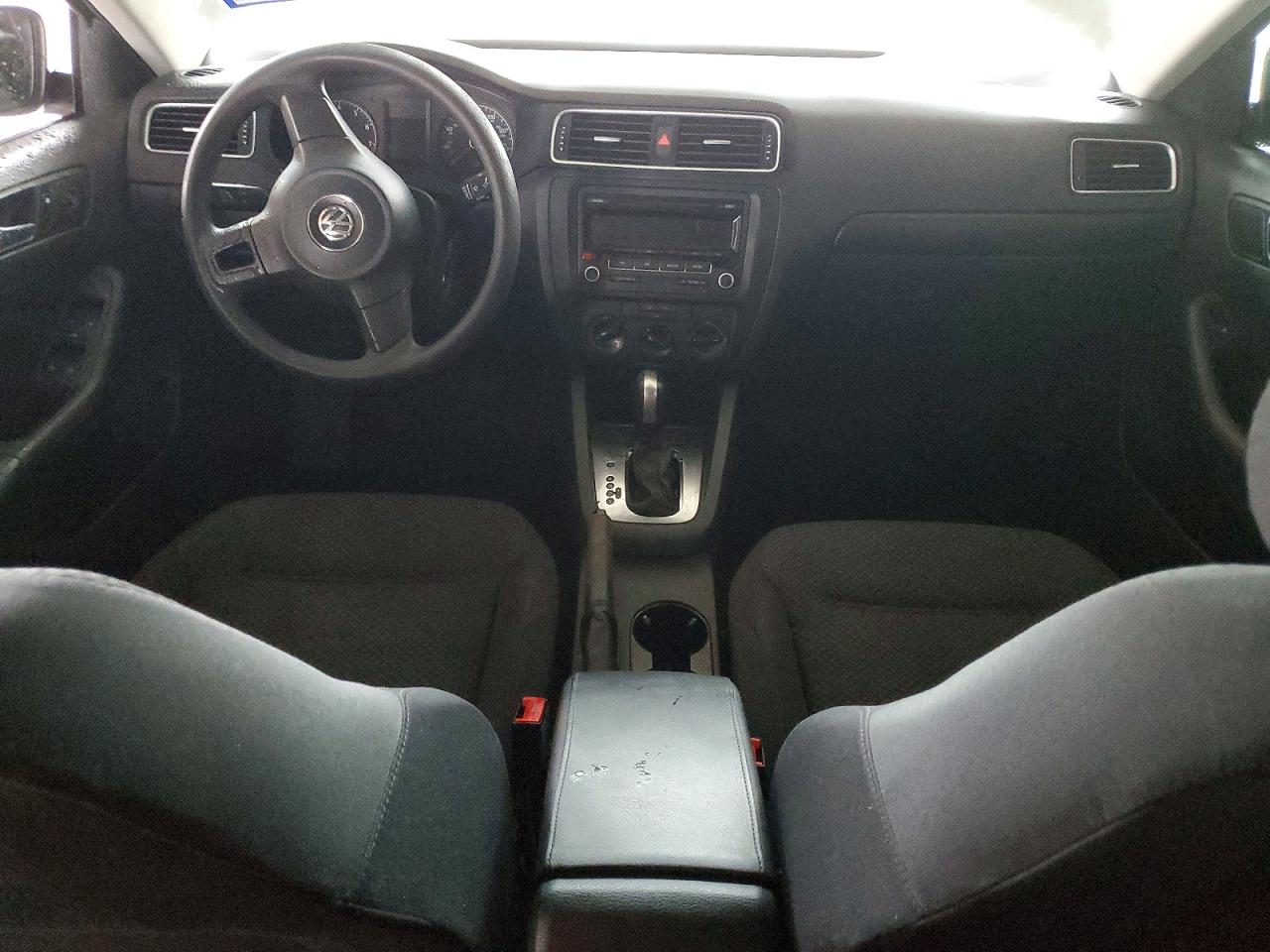 Volkswagen Jetta Base