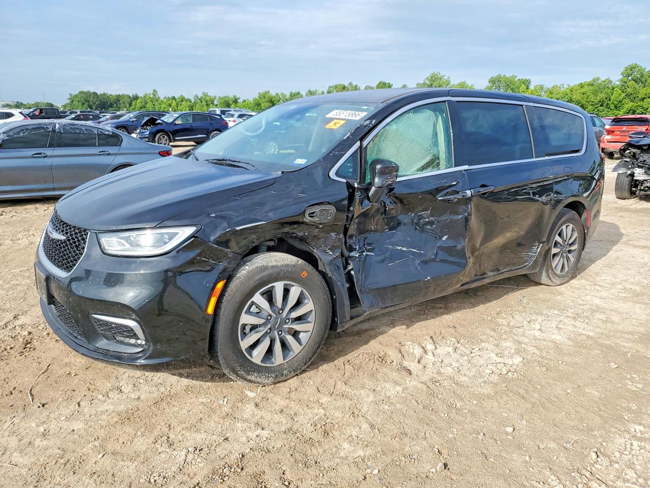Salvage Chrysler Pacifica Image