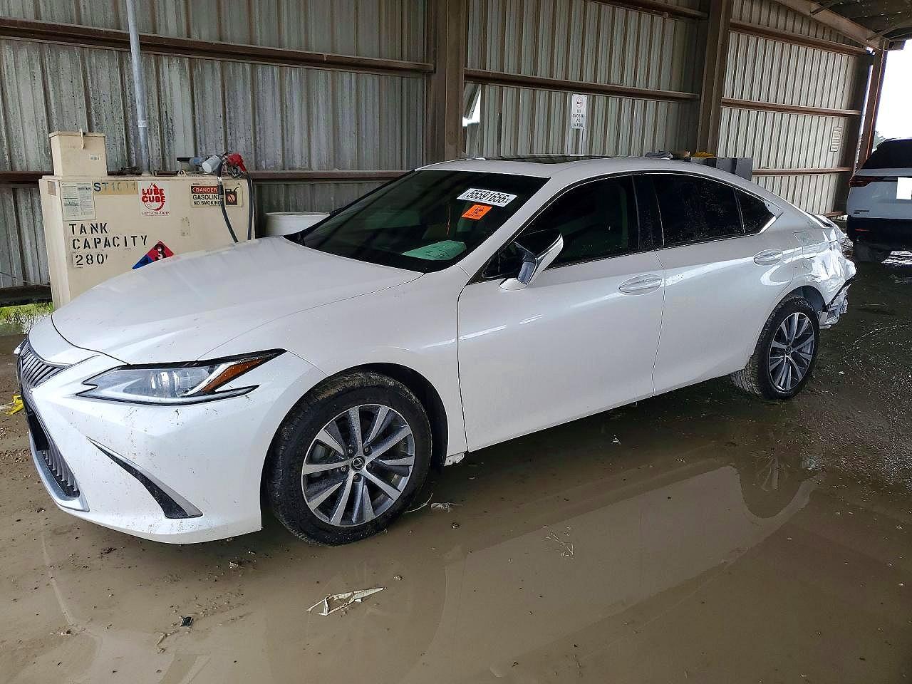Salvage Lexus Es Image