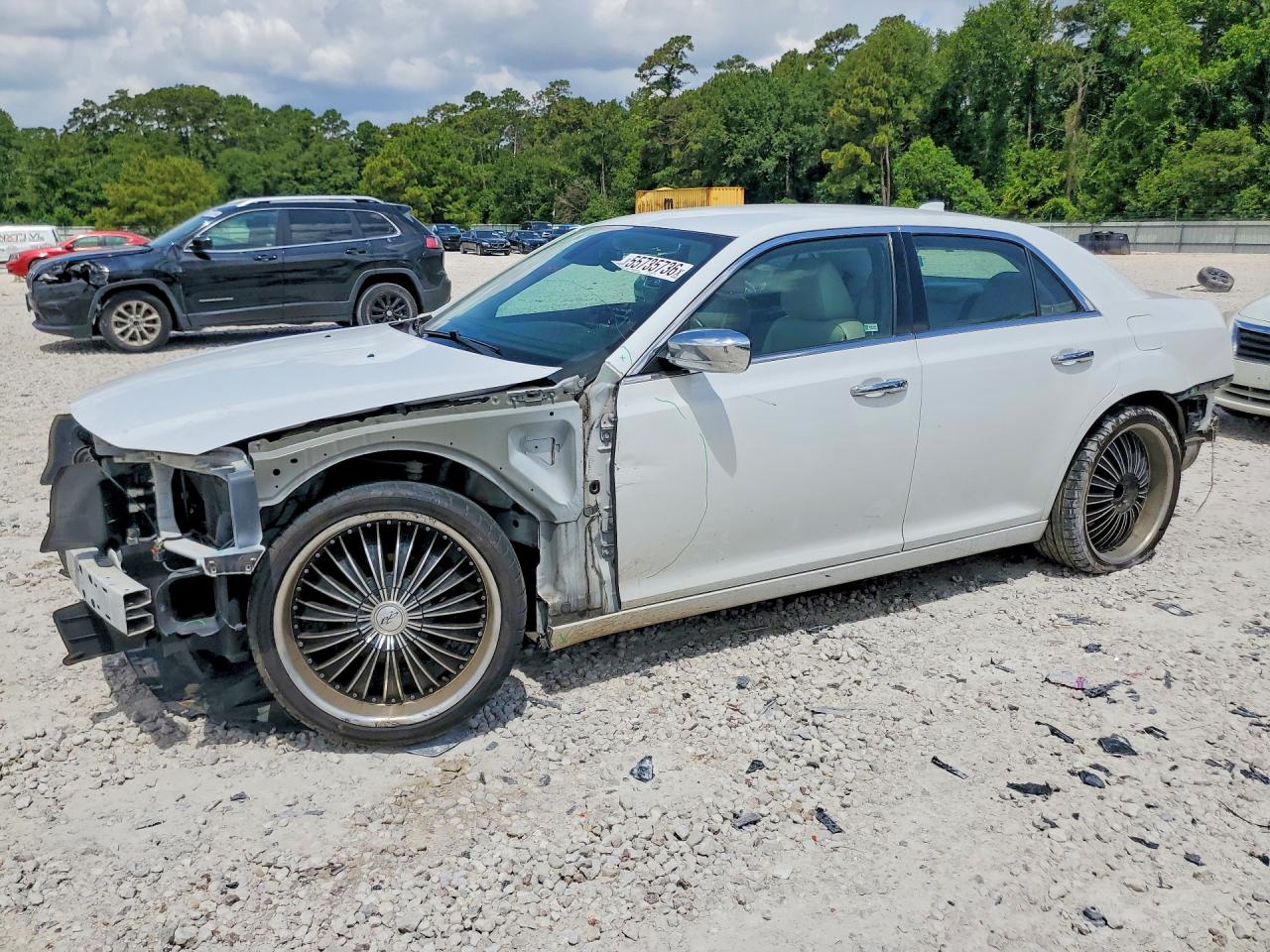 Salvage Chrysler 300 Image