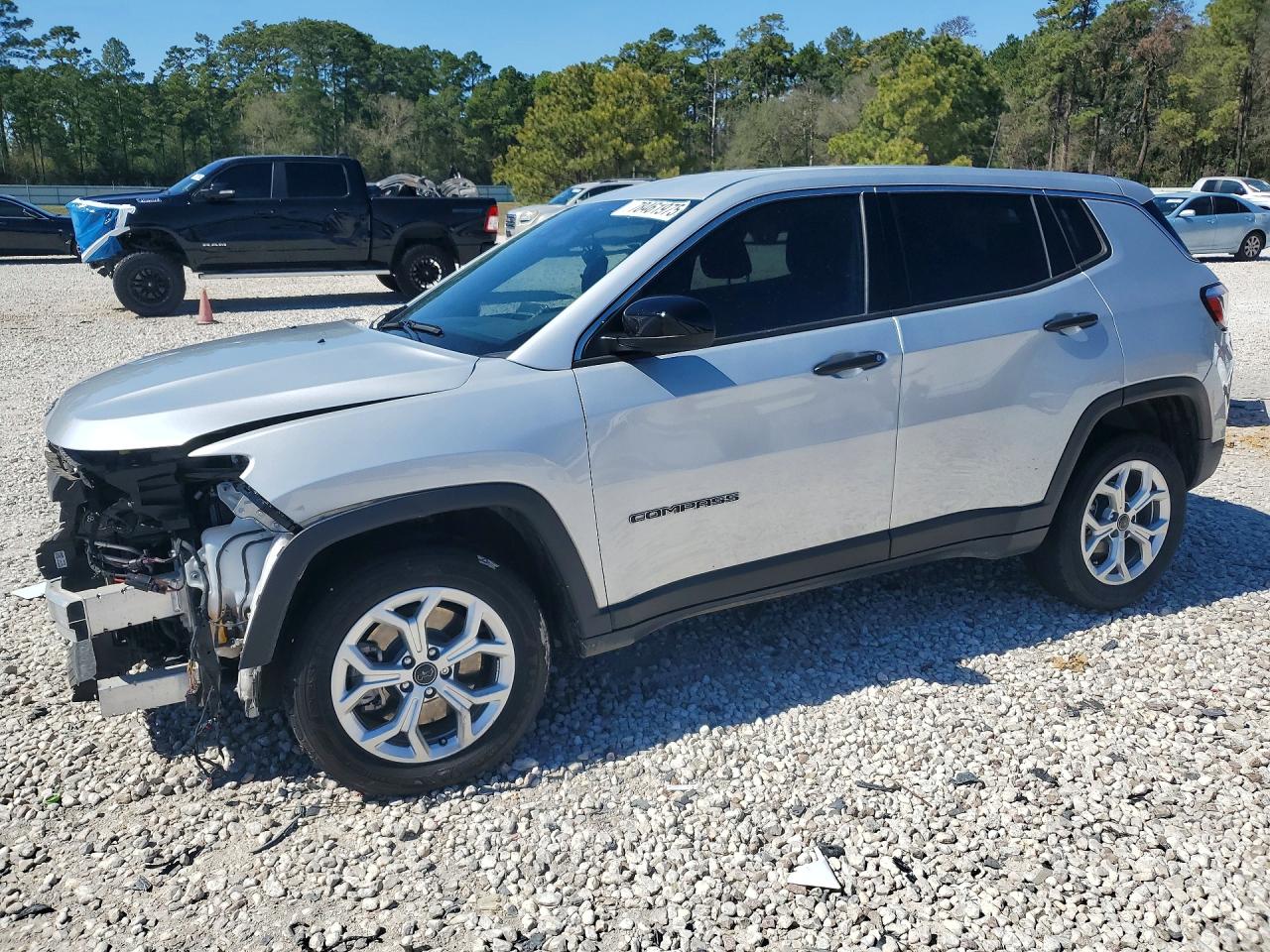 Salvage Jeep Compass Image
