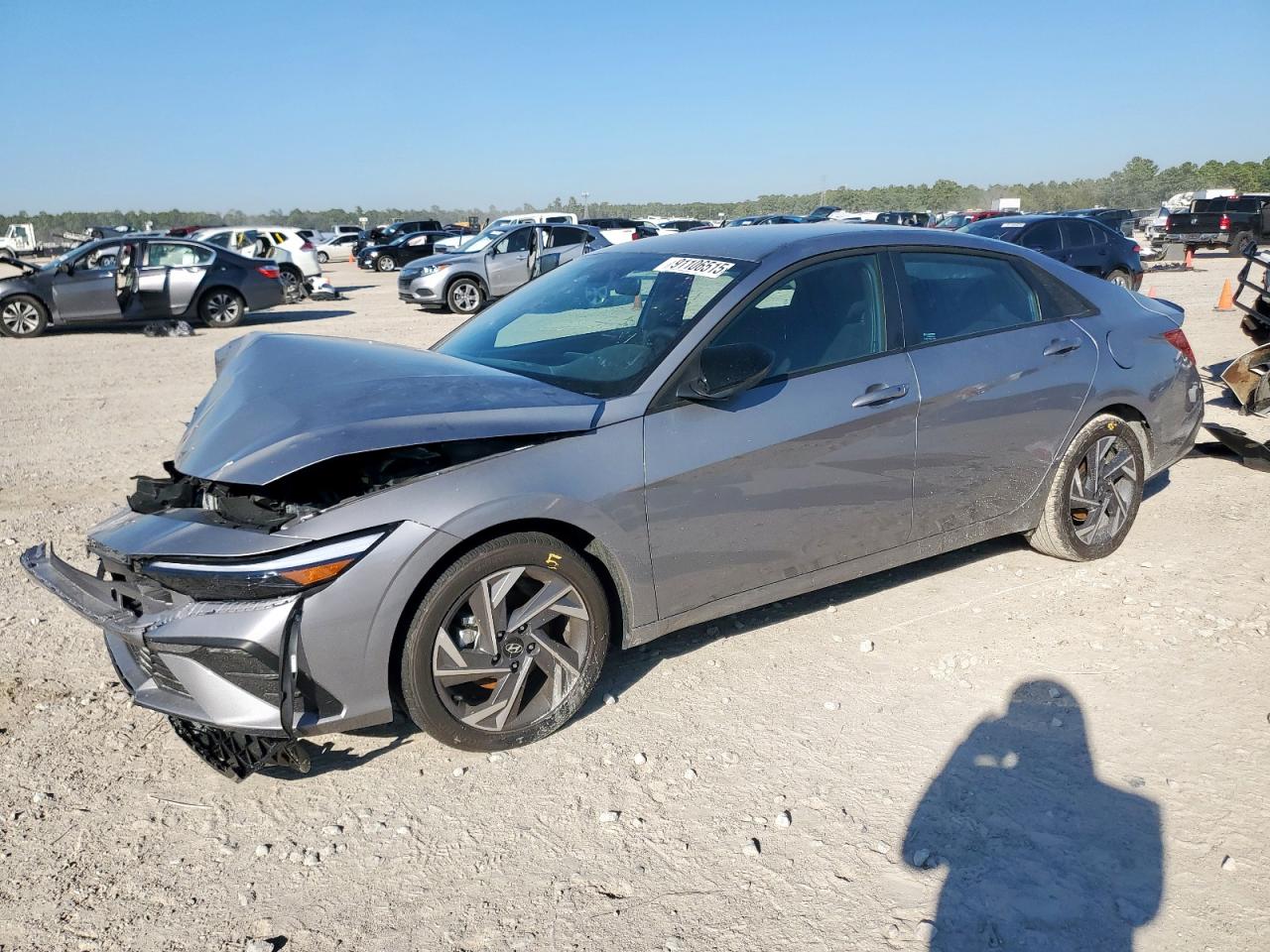 Salvage Hyundai ELANTRA Image