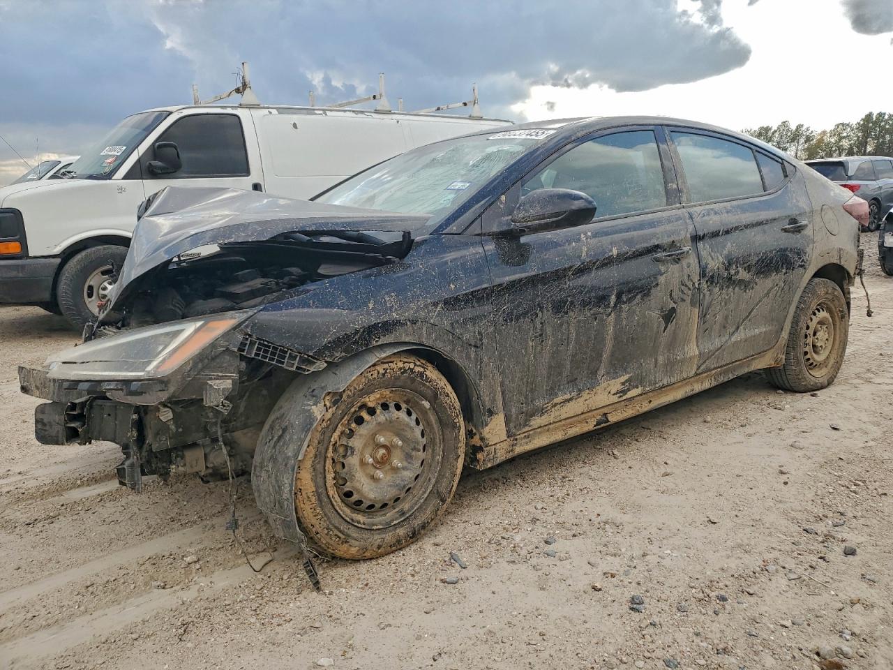 Salvage Hyundai ELANTRA Image