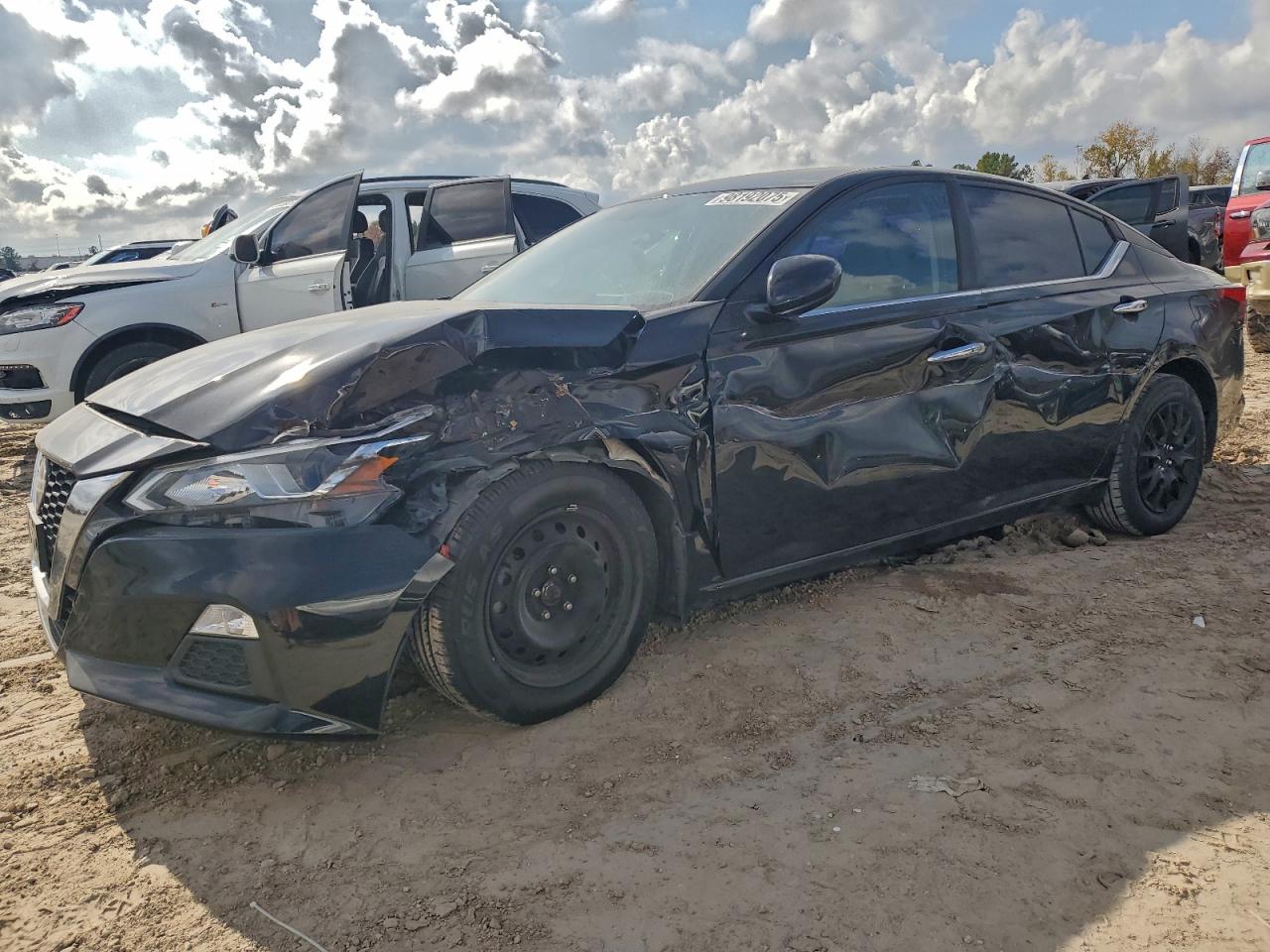 Salvage Nissan Altima Image
