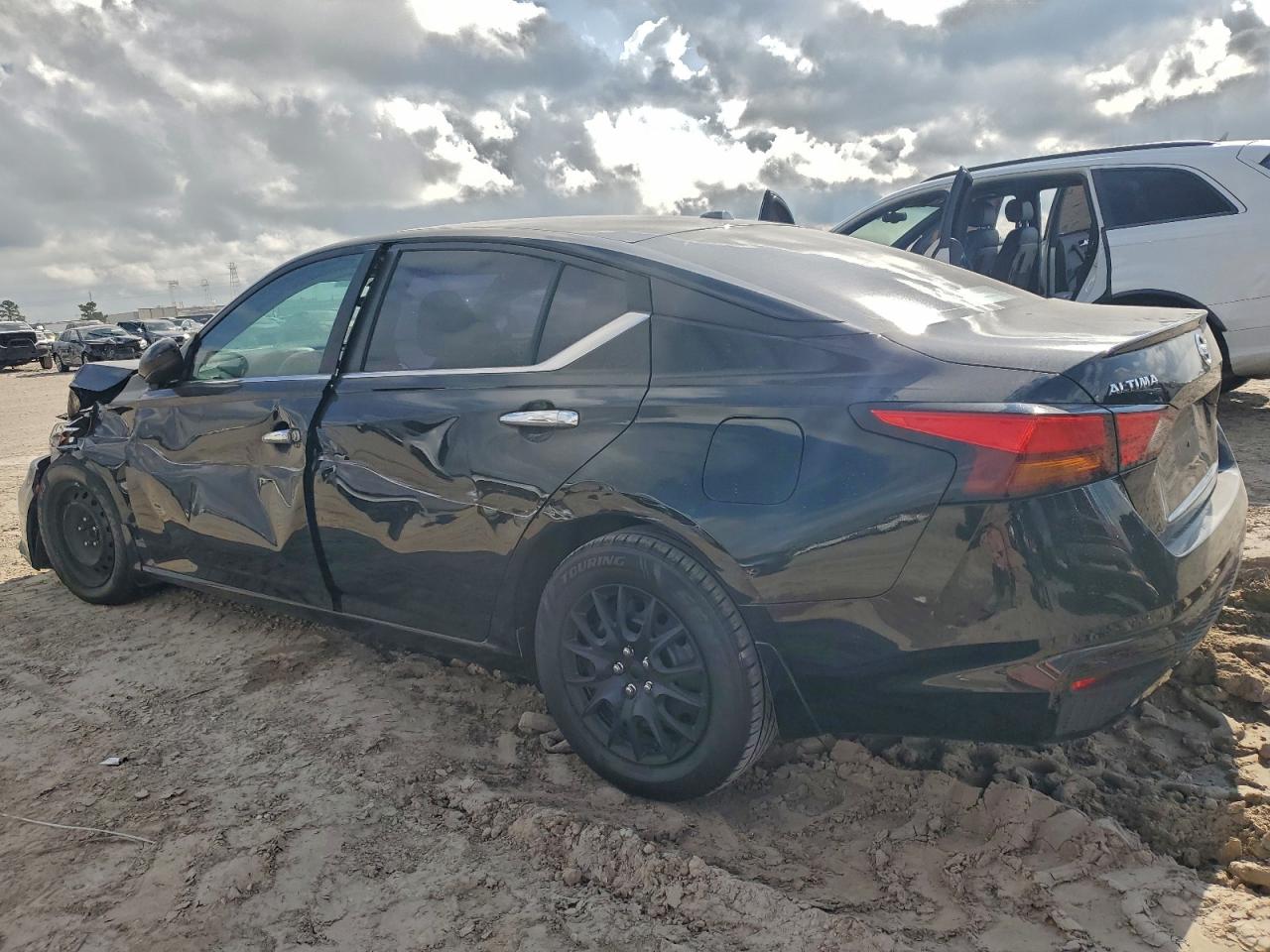 Nissan Altima S