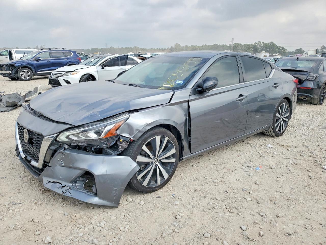 Salvage Nissan Altima Image