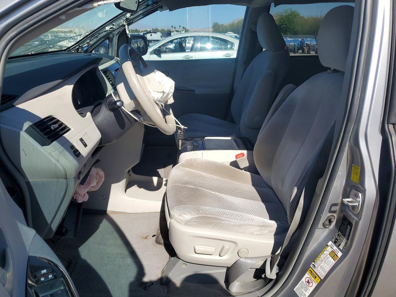 Toyota Sienna Le