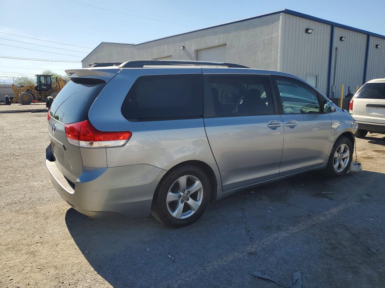 Toyota Sienna Le