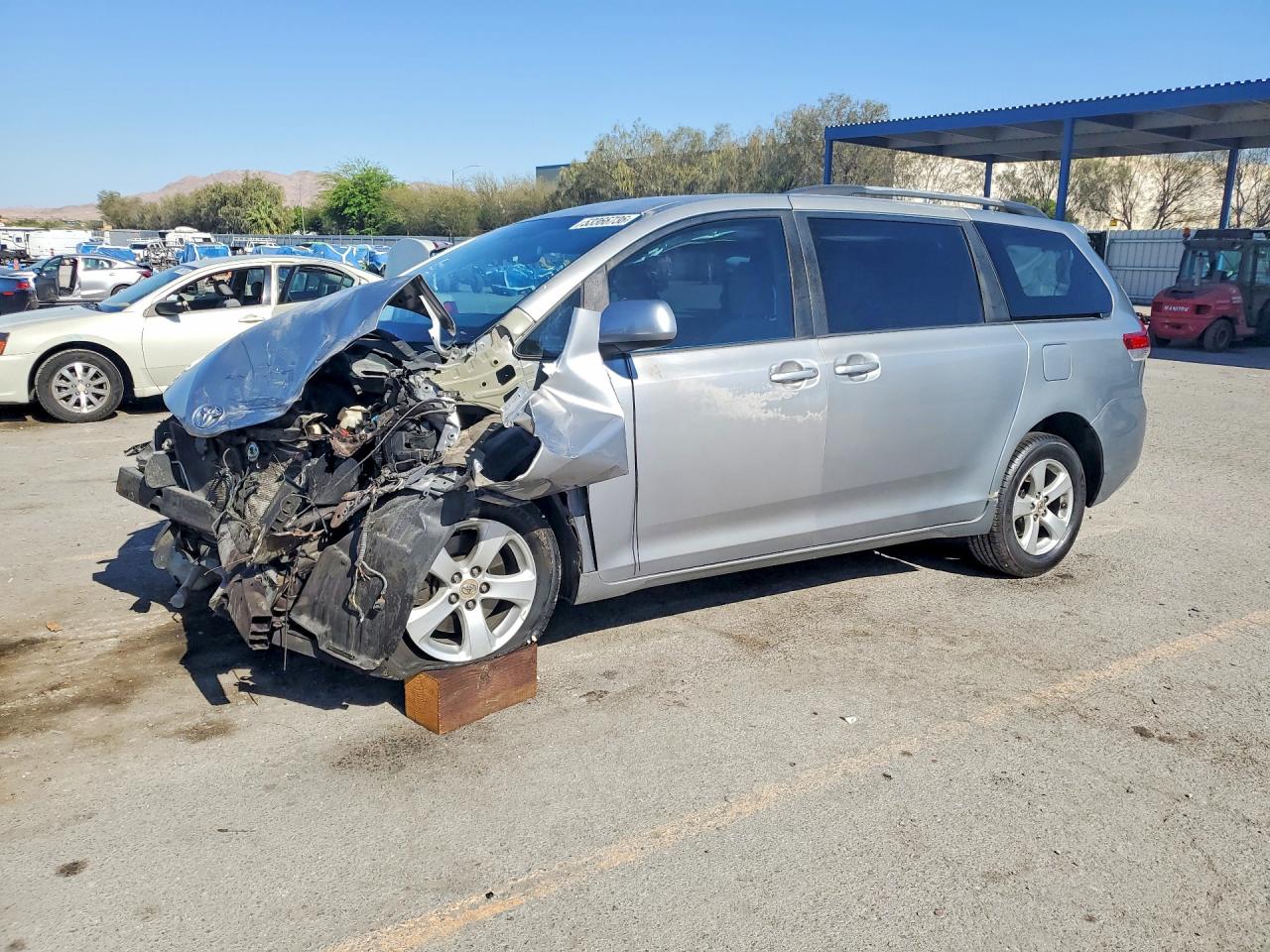 Salvage Toyota Sienna Image