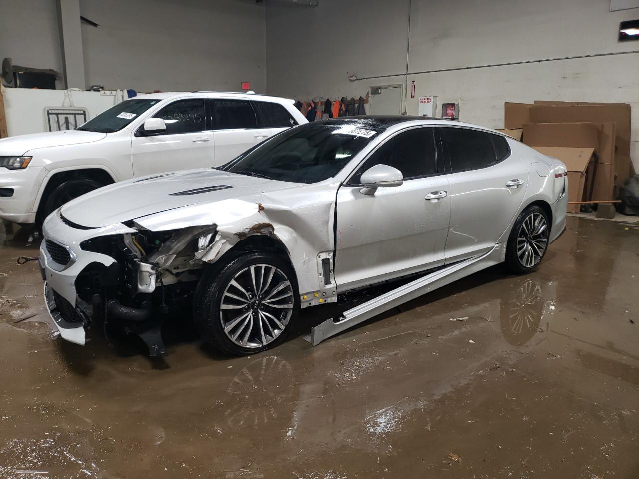 Salvage Kia Stinger Image