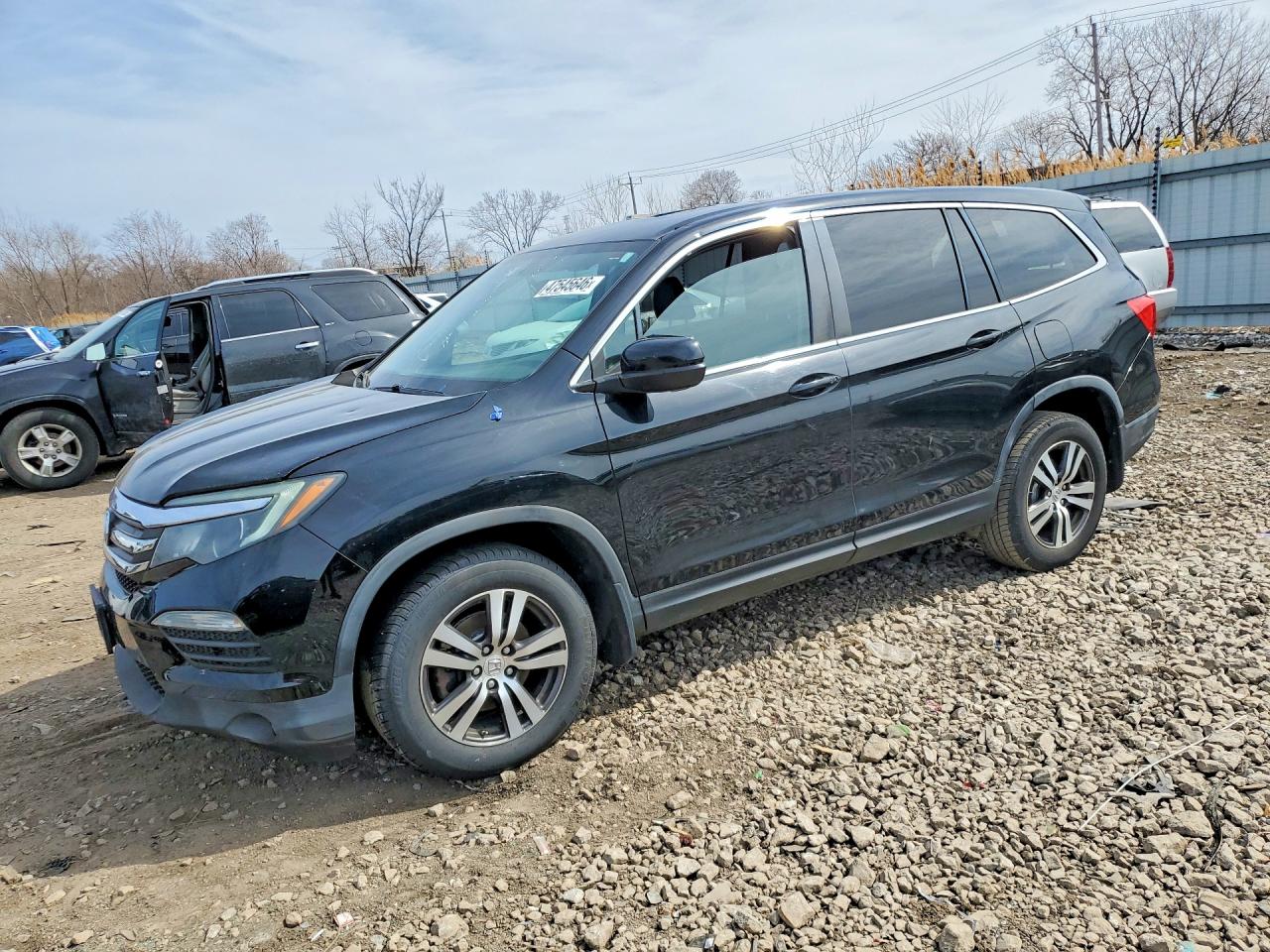 Salvage Honda Pilot Image