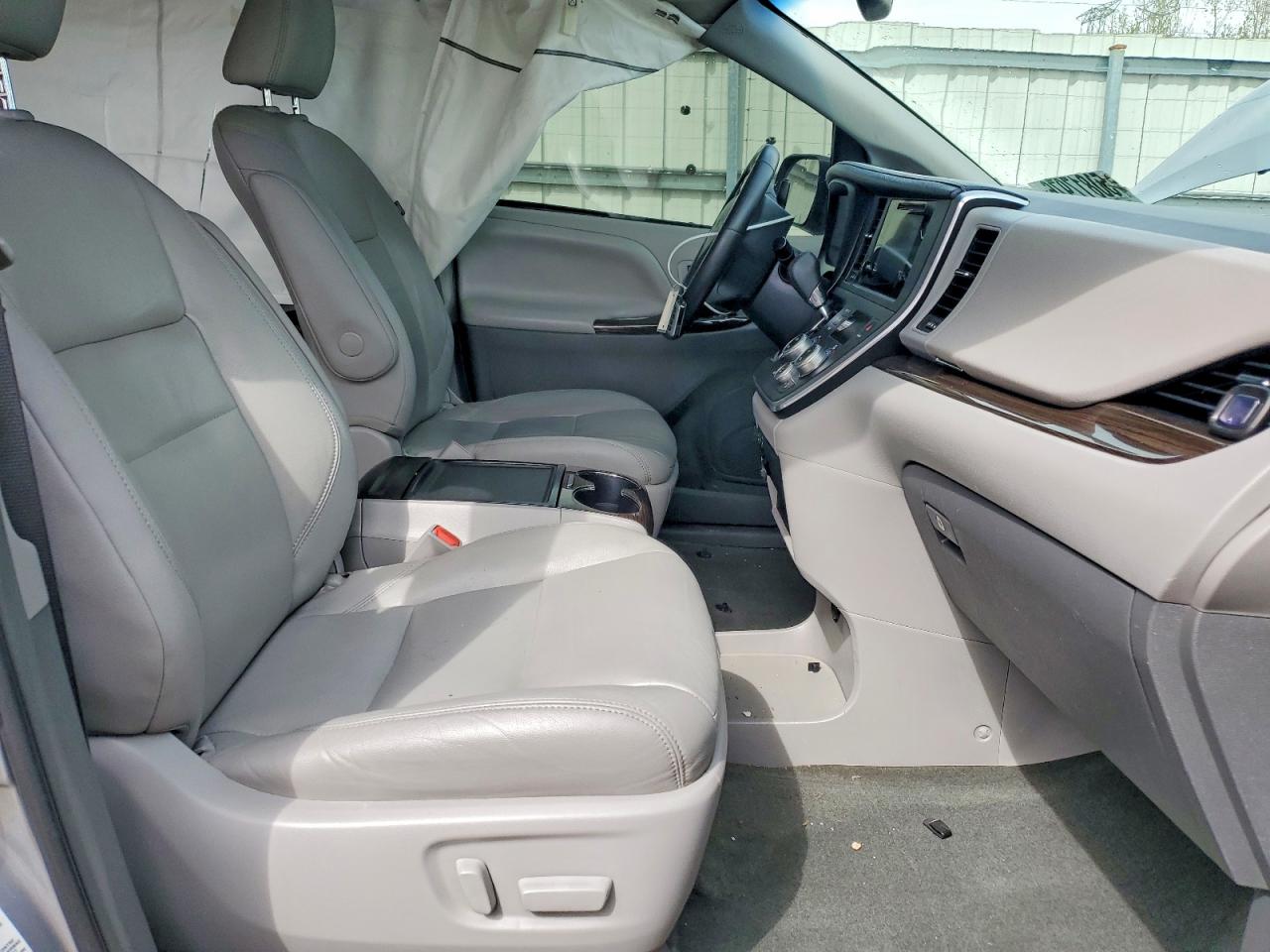 Toyota Sienna Xle 8-passenger