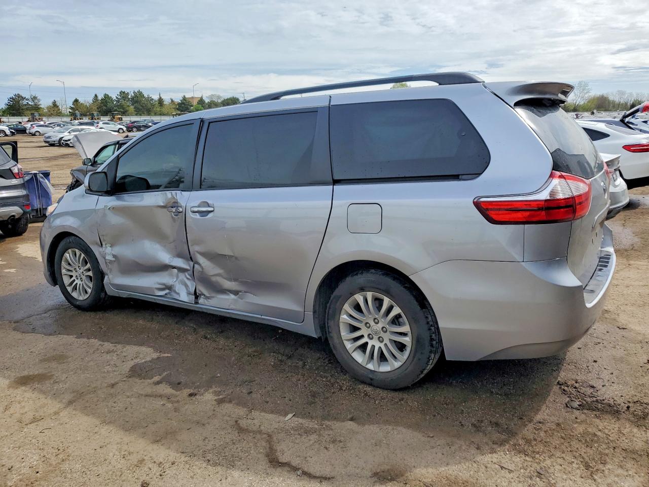 Toyota Sienna Xle 8-passenger