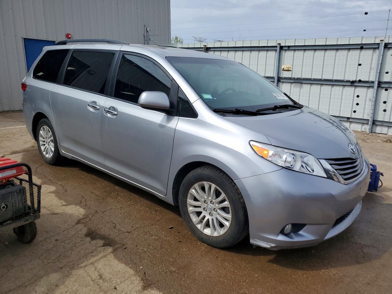 Toyota Sienna Xle 8-passenger