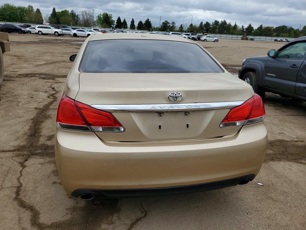 Toyota Avalon Base