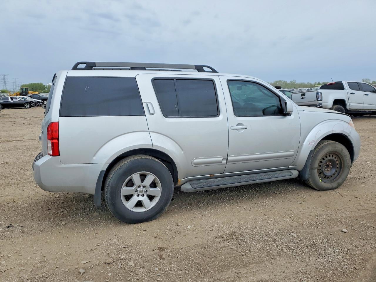 Nissan Pathfinder S