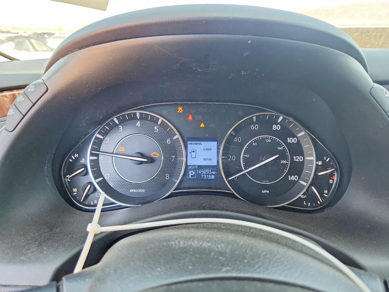 Nissan Armada Sv