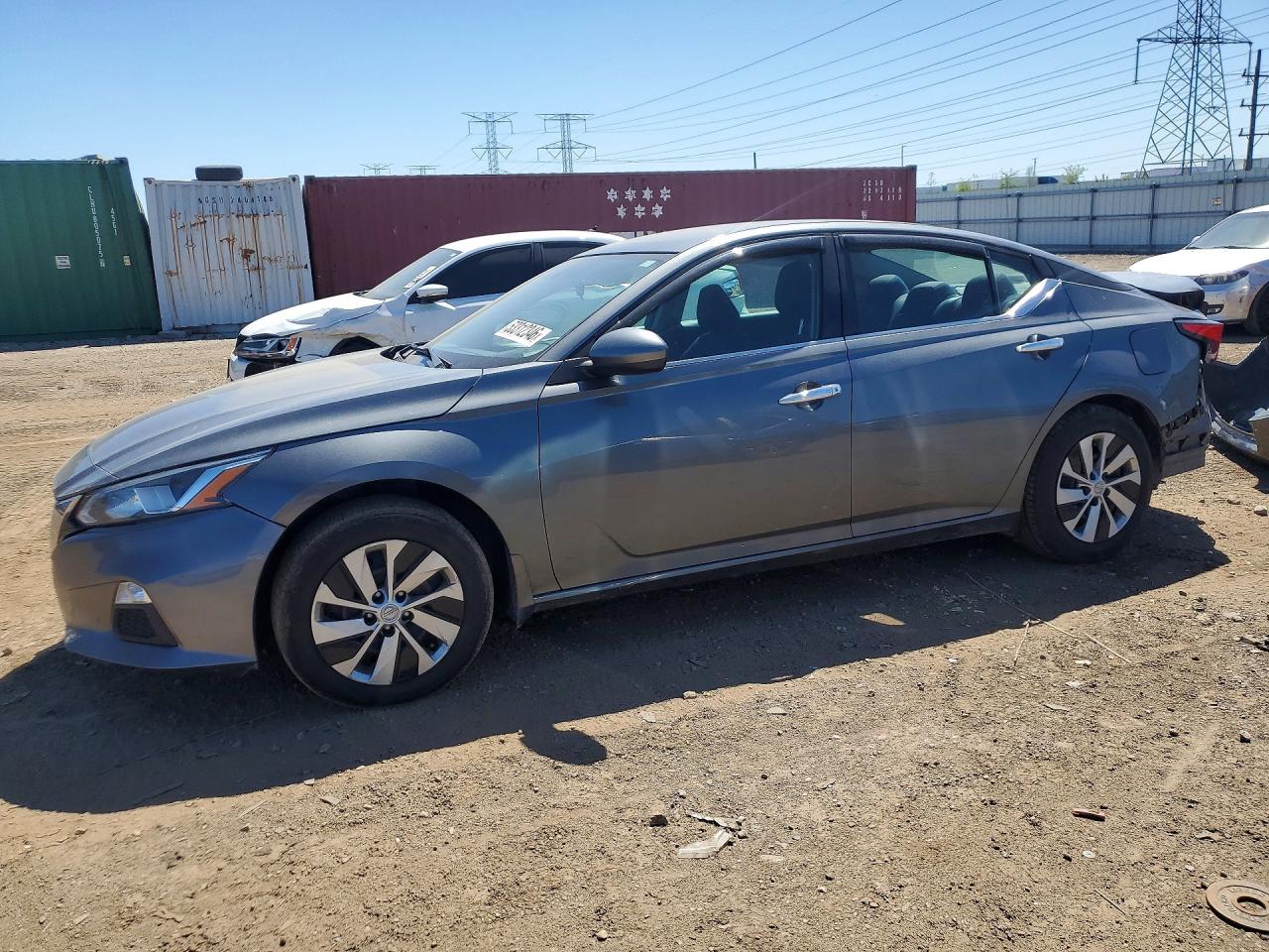 Salvage Nissan Altima Image