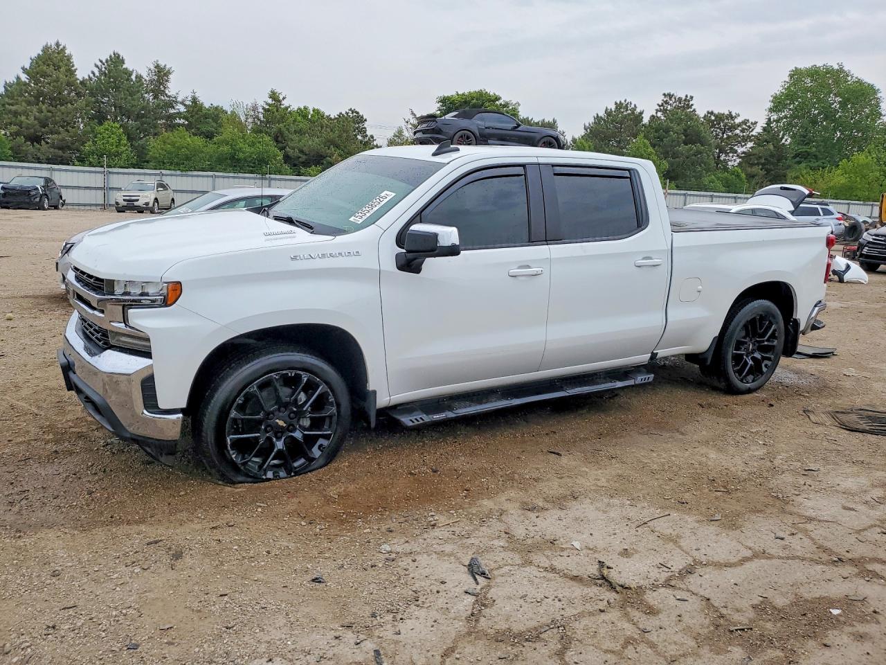 Salvage Chevrolet Silverado Image