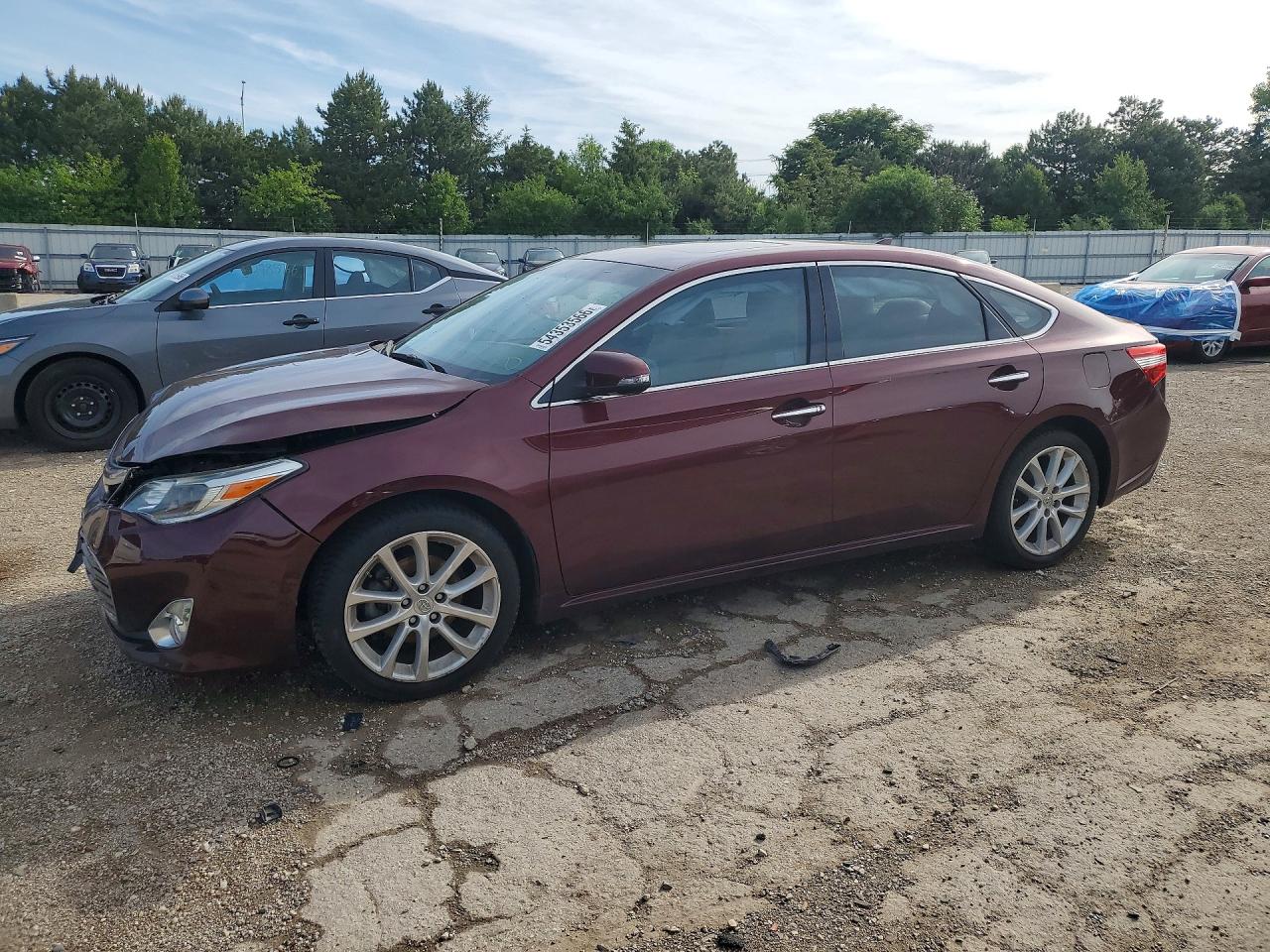 Salvage Toyota Avalon Image