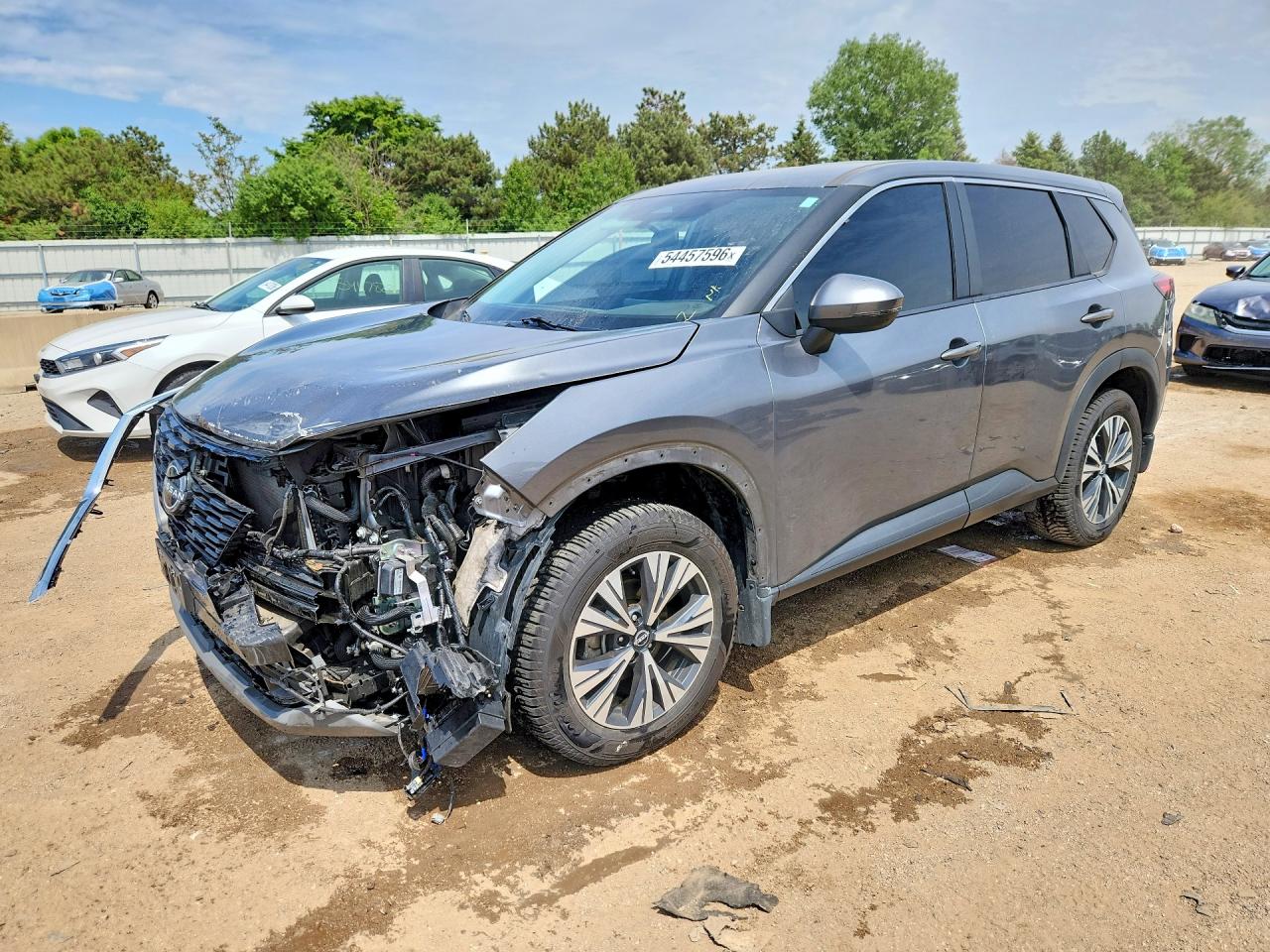 Salvage Nissan Rogue Image