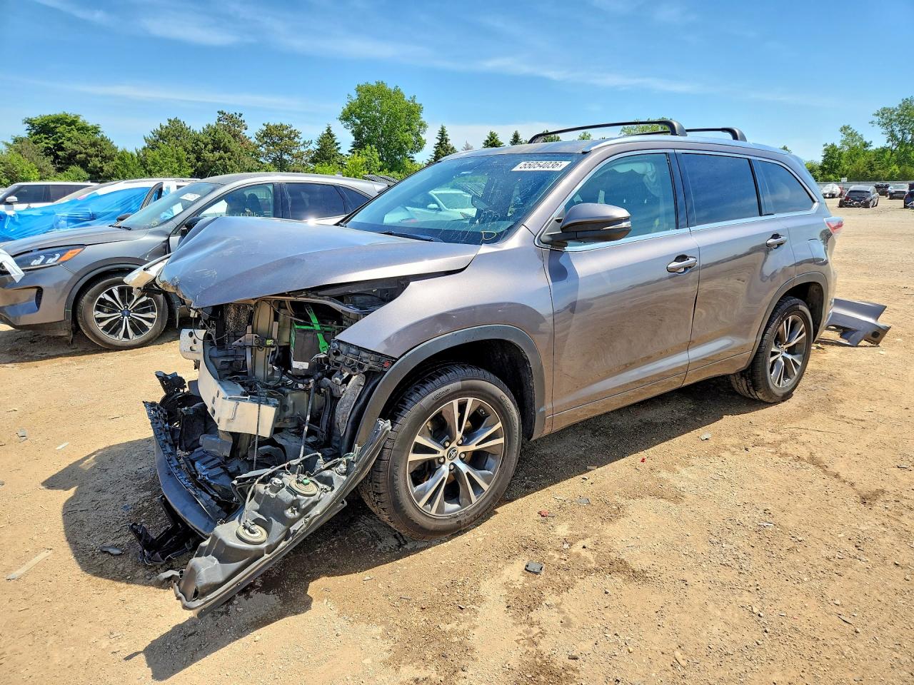 Salvage Toyota Highlander Image