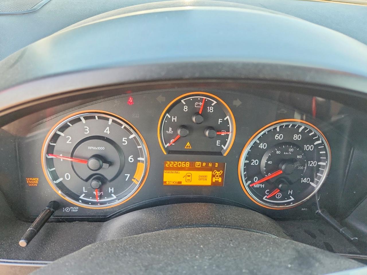 Nissan Titan Sv