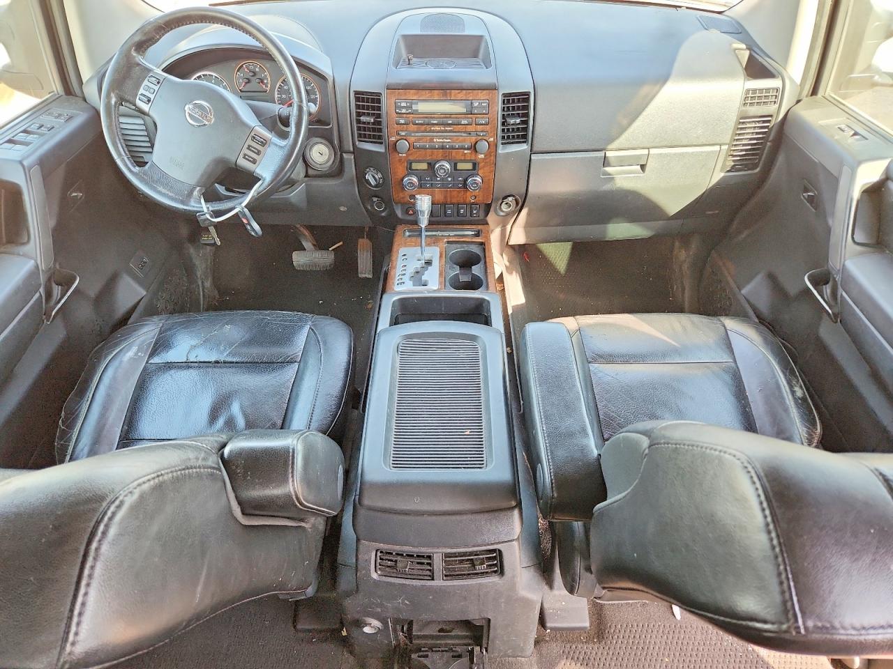 Nissan Titan Sv