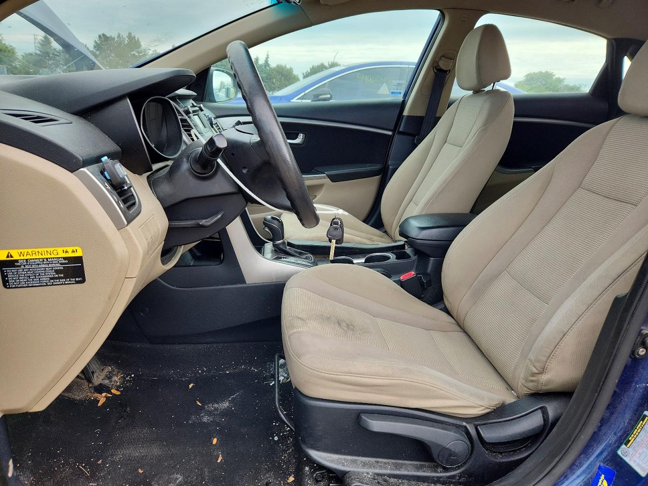 Hyundai ELANTRA Base