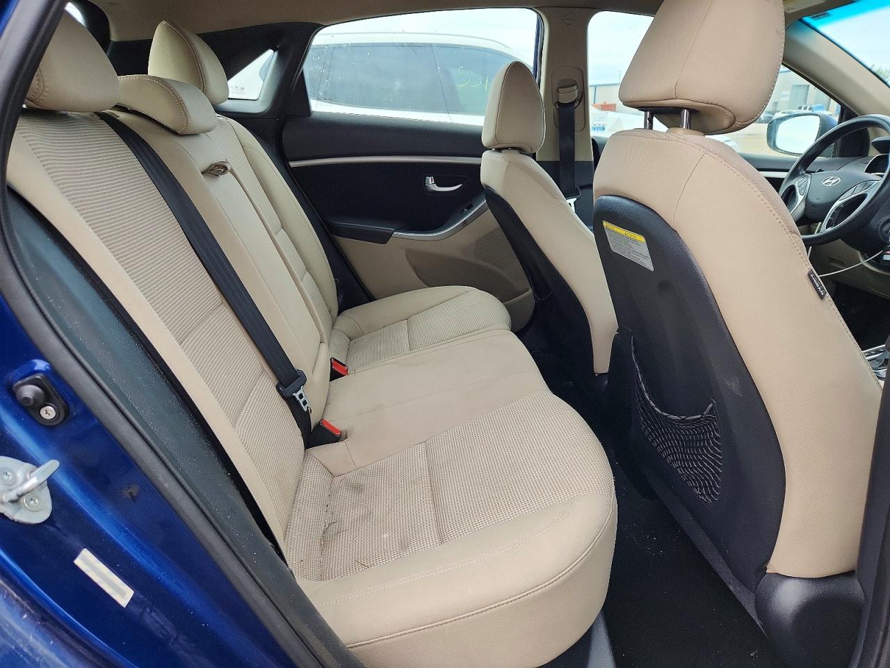 Hyundai ELANTRA Base