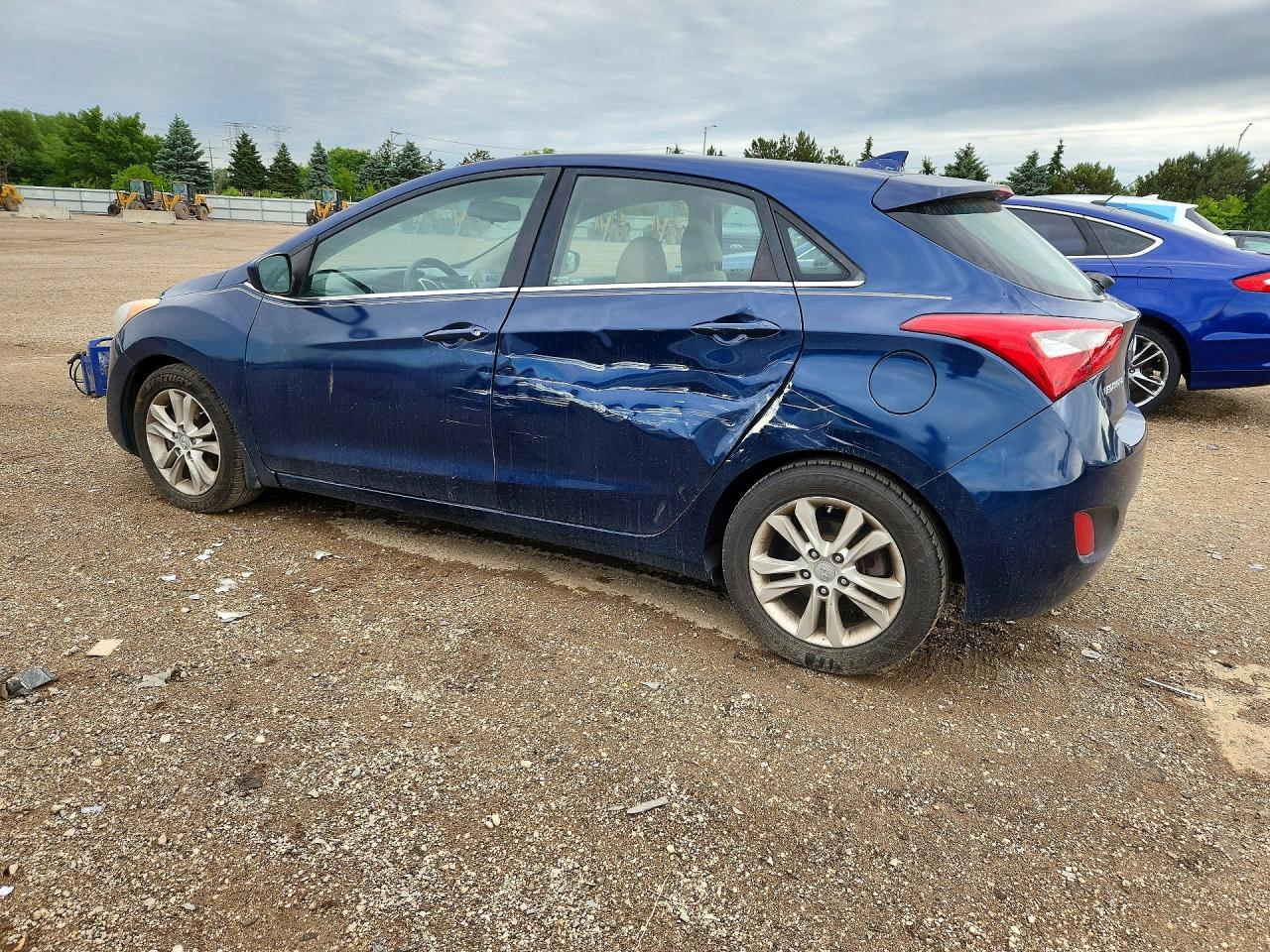 Hyundai ELANTRA Base