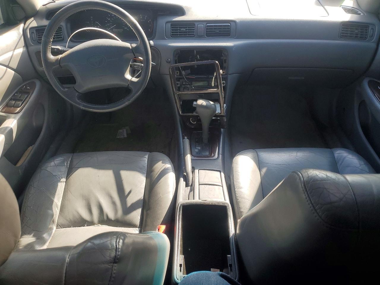Toyota Camry Xle V6