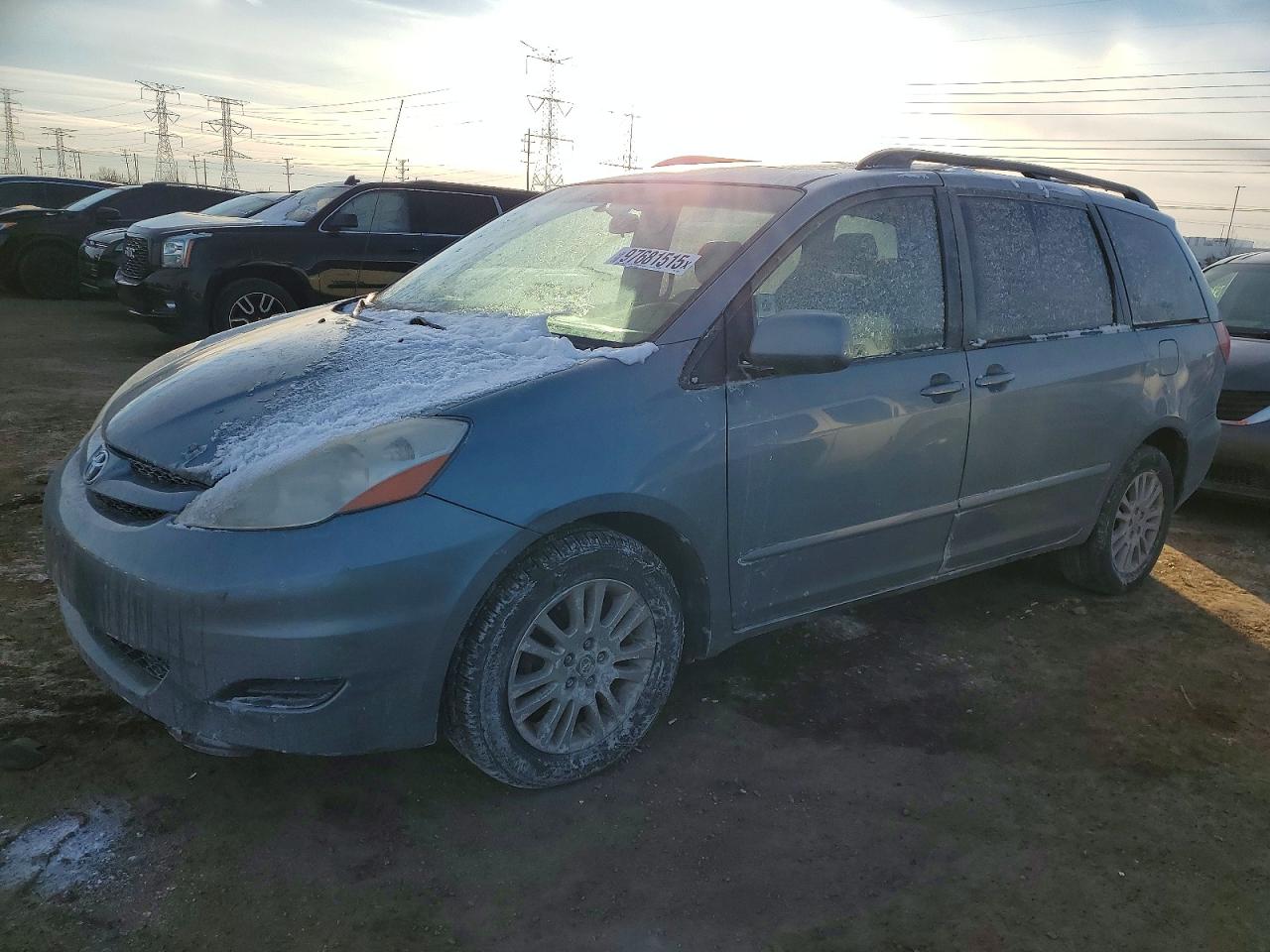 Salvage Toyota Sienna Image