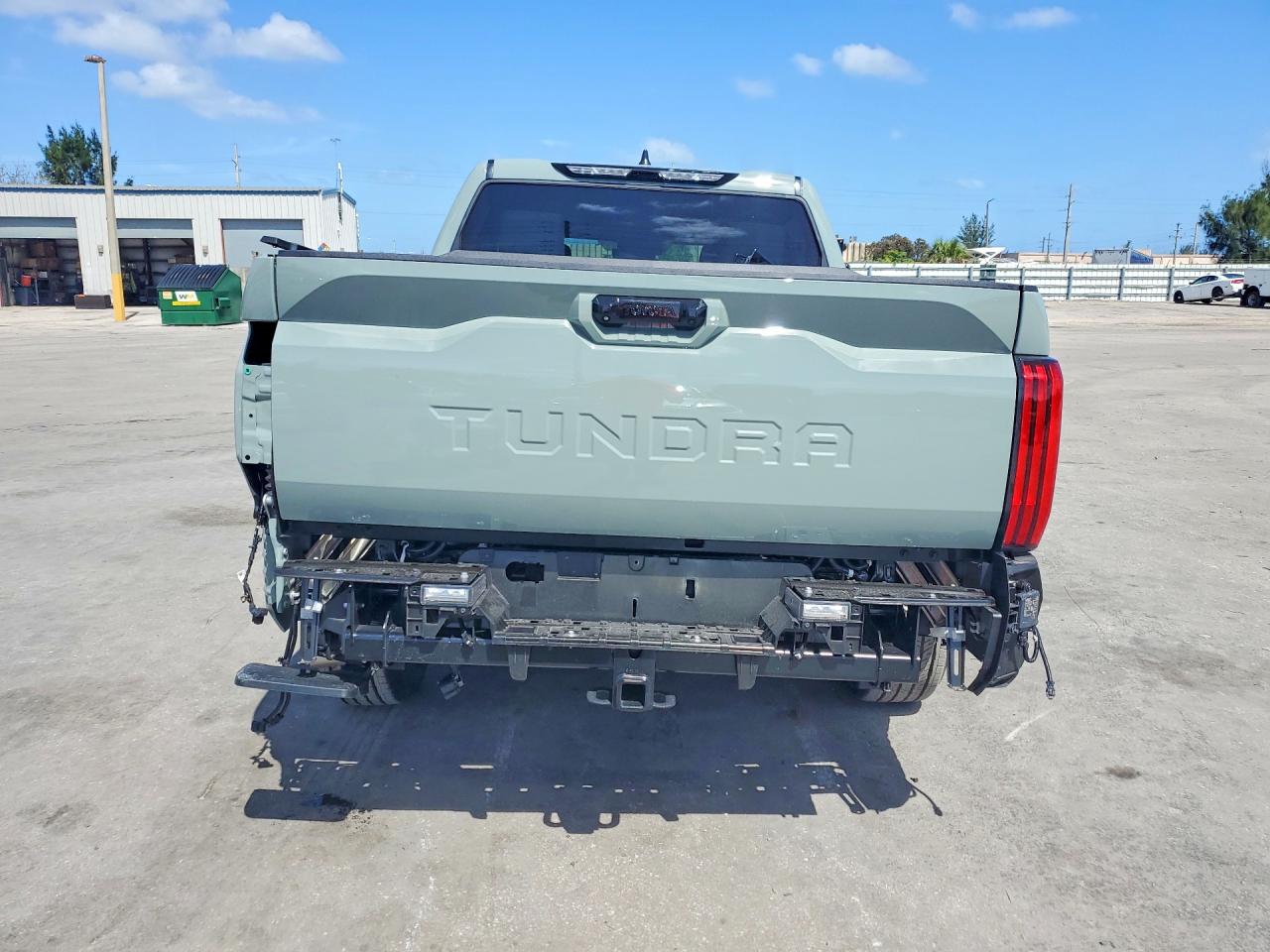 Toyota Tundra Crewmax Limited