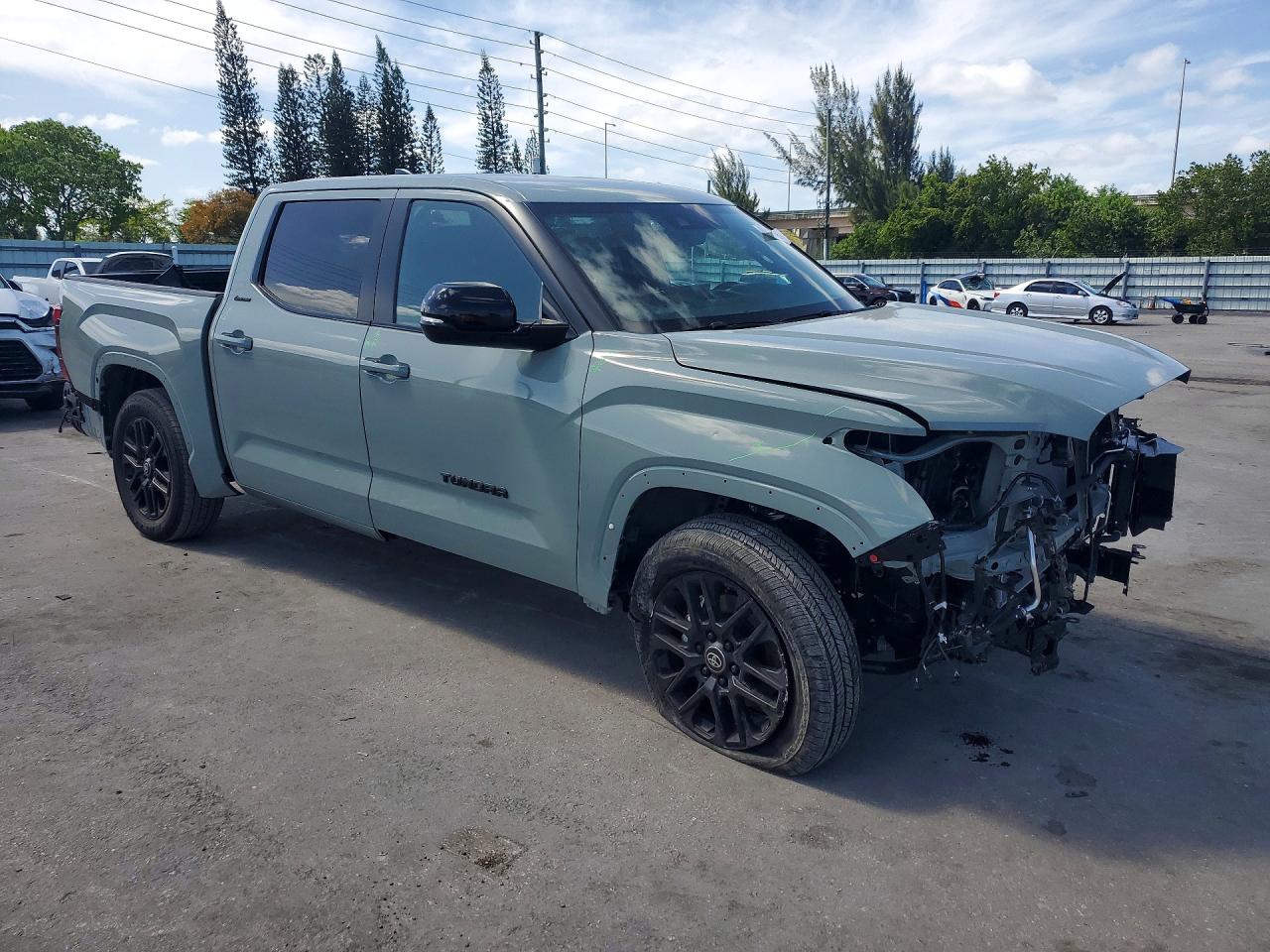 Toyota Tundra Crewmax Limited
