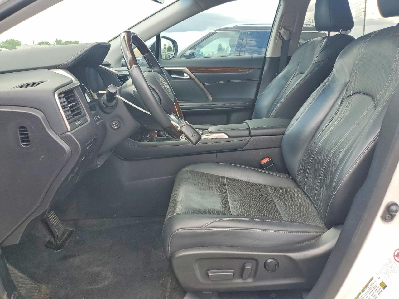Lexus RX Base