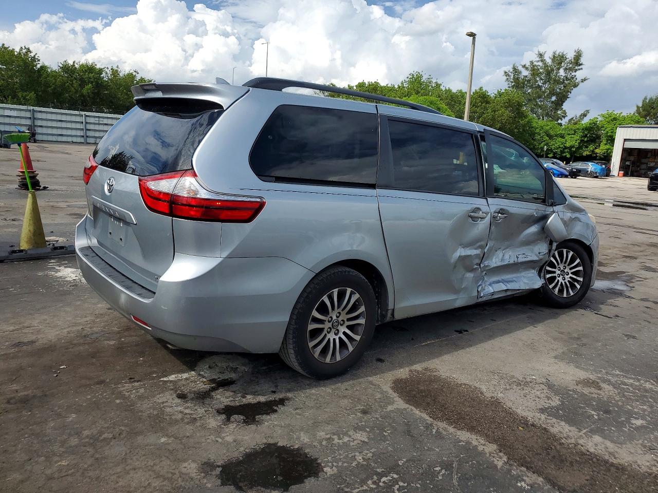 Toyota Sienna Xle 8-passenger