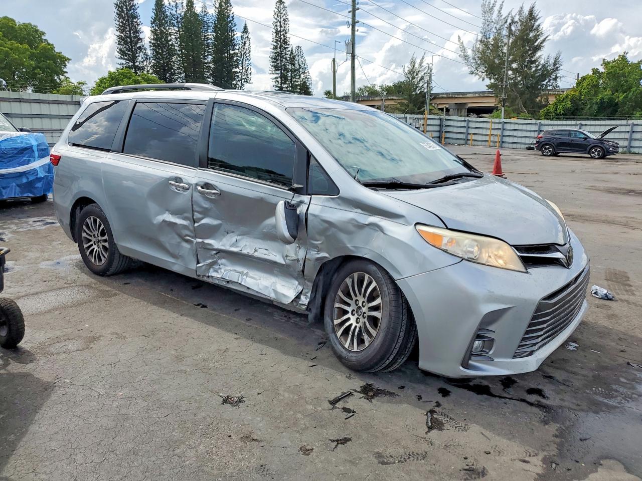 Toyota Sienna Xle 8-passenger