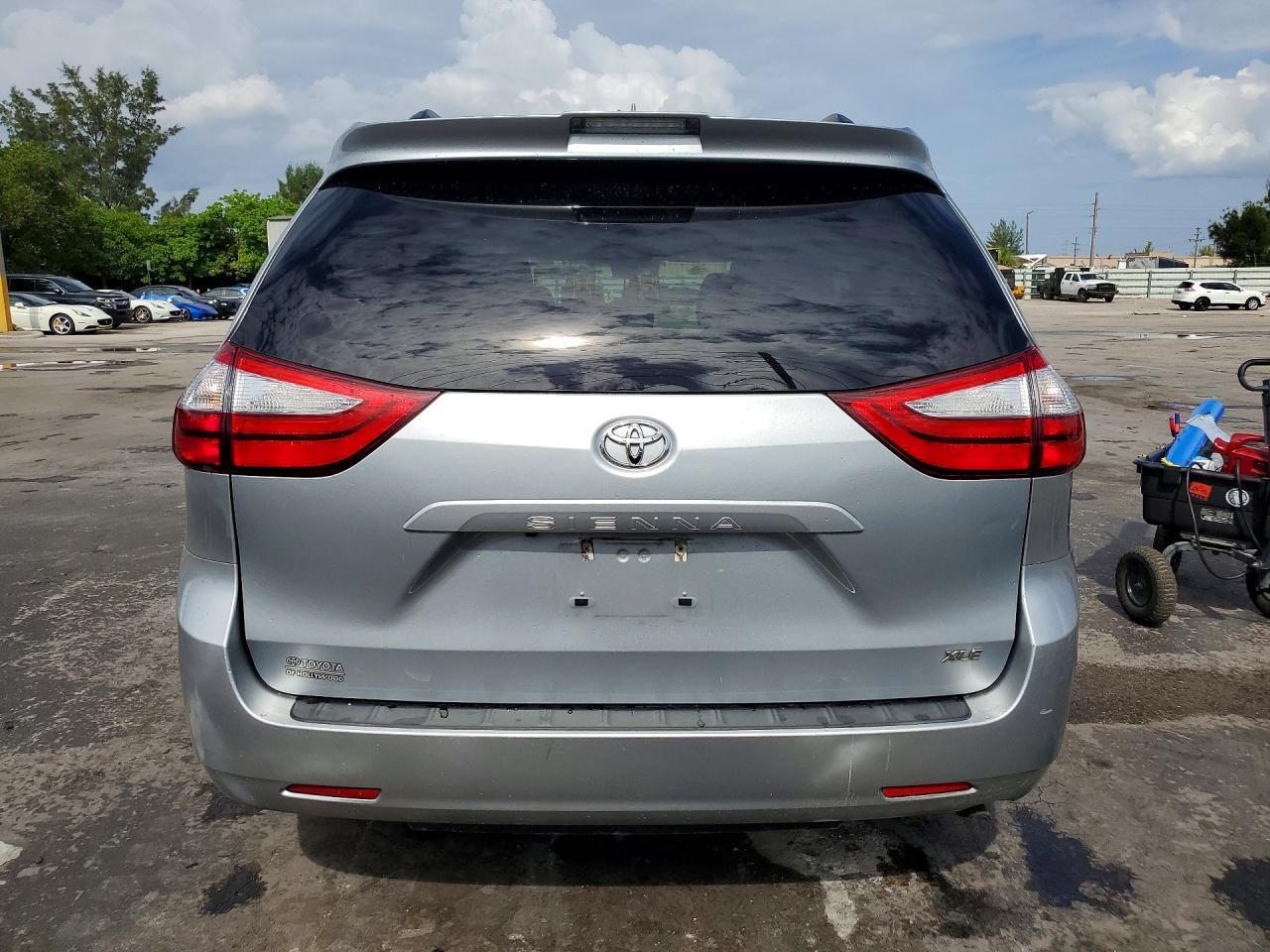 Toyota Sienna Xle 8-passenger