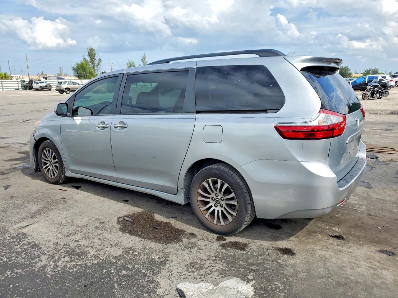 Toyota Sienna Xle 8-passenger