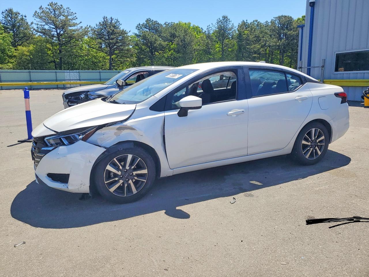 Salvage Nissan Versa Image