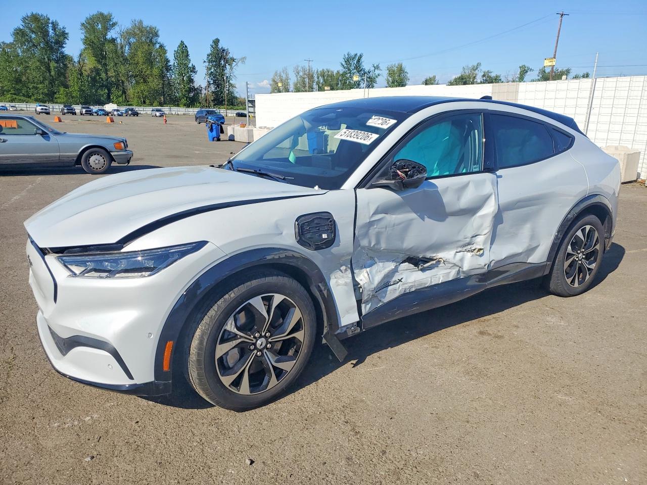 Salvage Ford Mustang Image