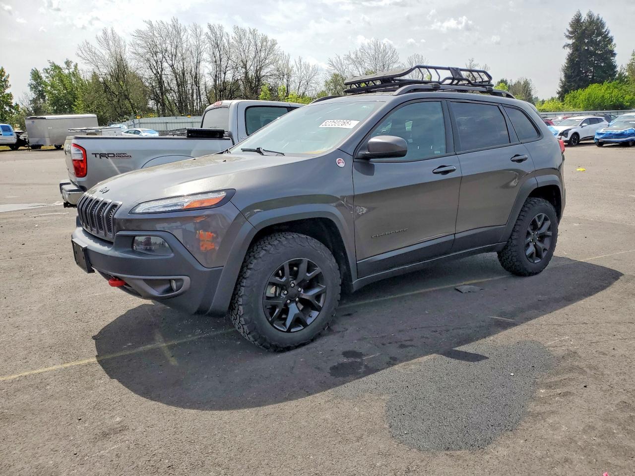 Salvage Jeep Cherokee Image