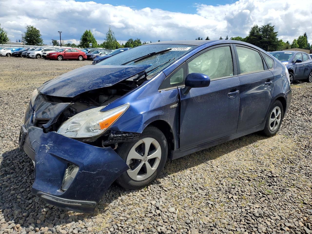 Salvage Toyota Prius Image