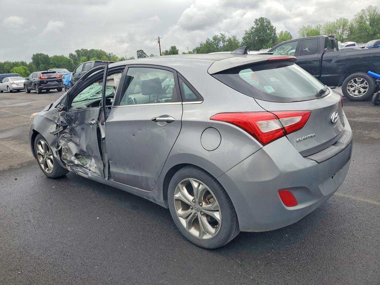 Hyundai ELANTRA Base
