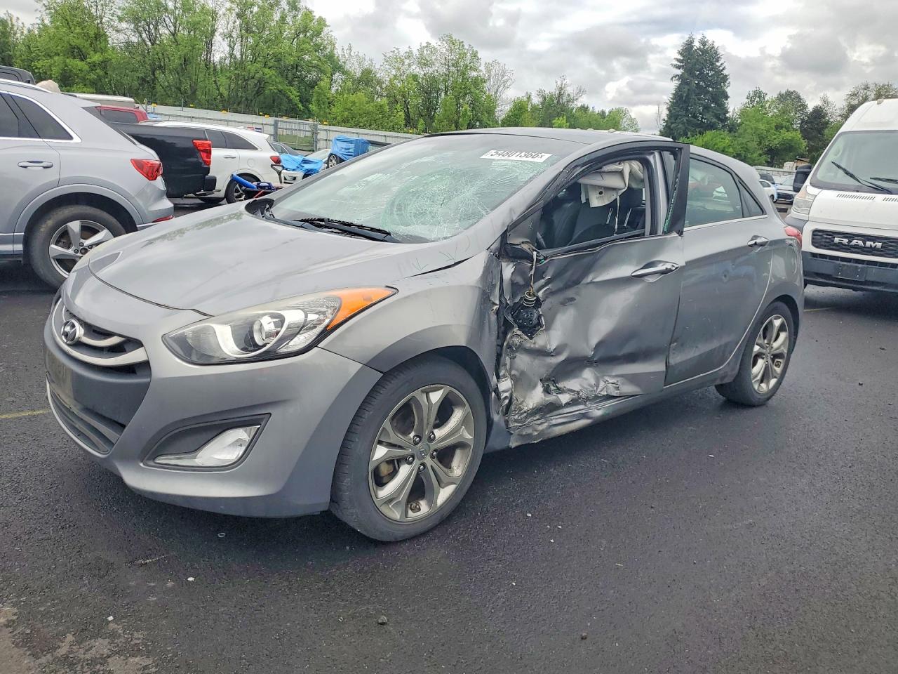 Salvage Hyundai ELANTRA Image