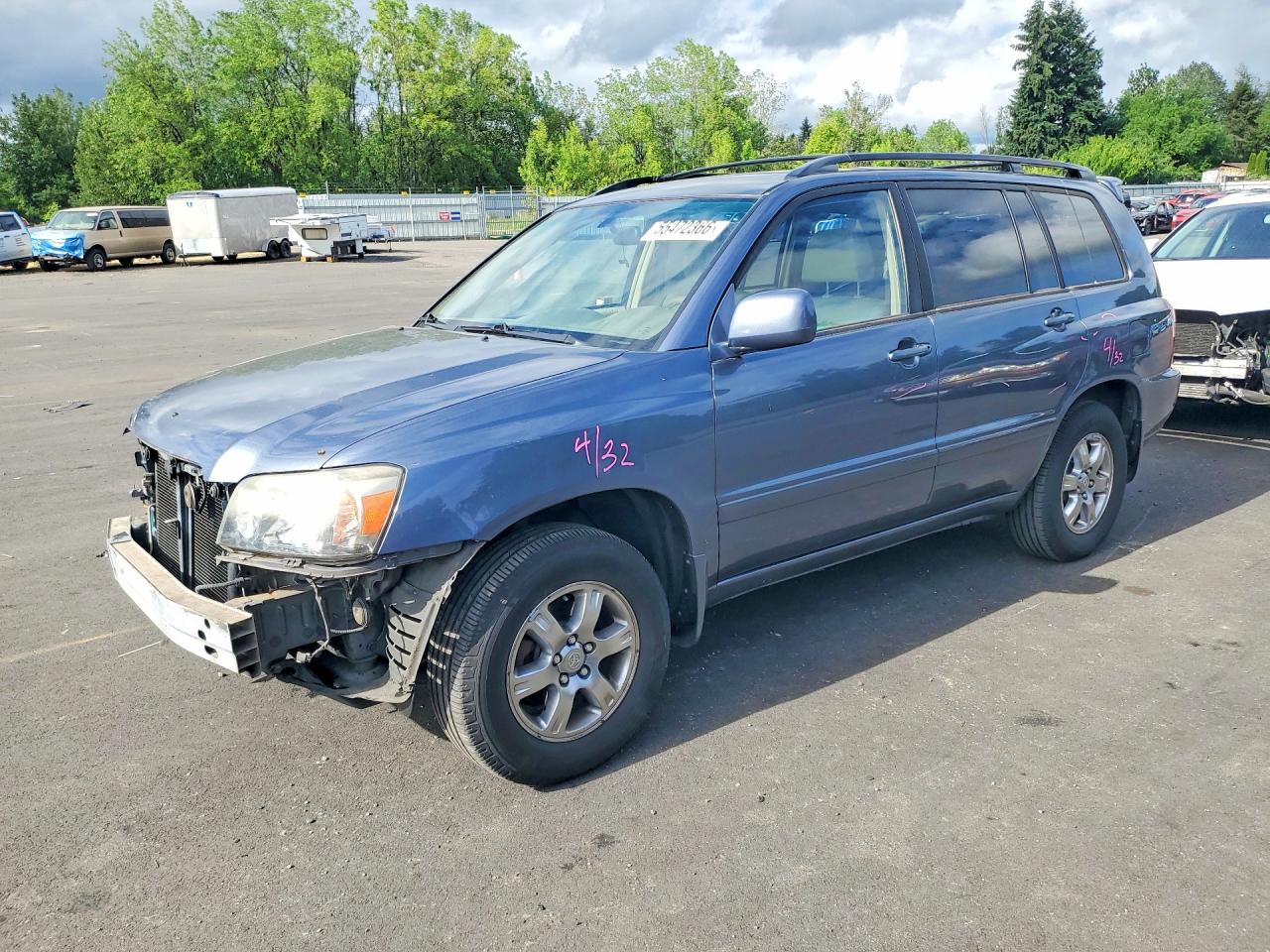 Salvage Toyota Highlander Image