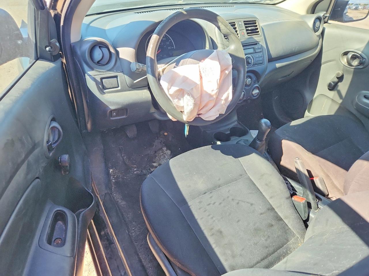 Nissan Versa 1.6 S